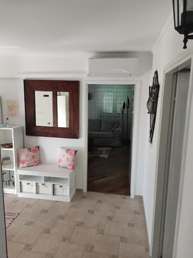 Apartmani Godinic Palit Exterior photo