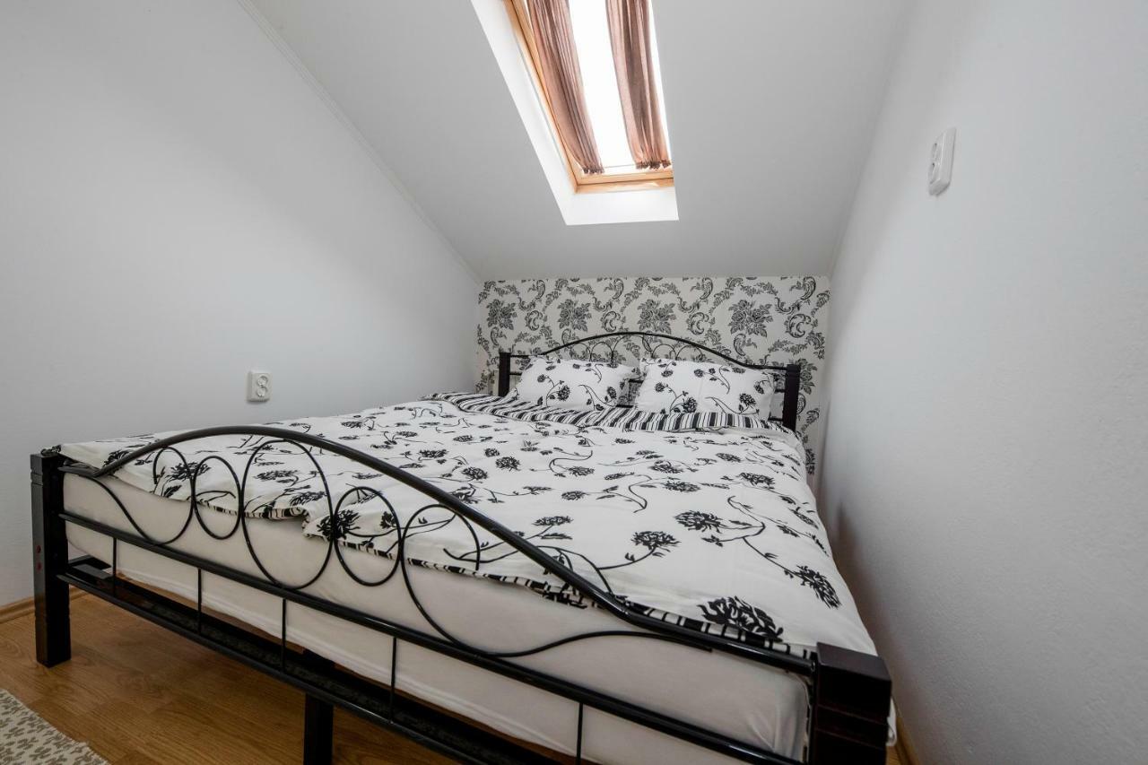 Apartmani Godinic Palit Exterior photo