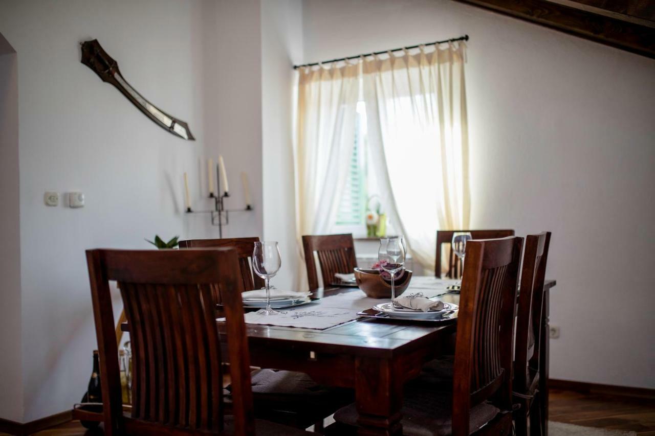 Apartmani Godinic Palit Exterior photo