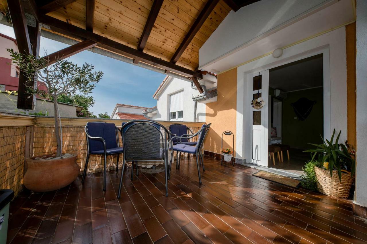Apartmani Godinic Palit Exterior photo