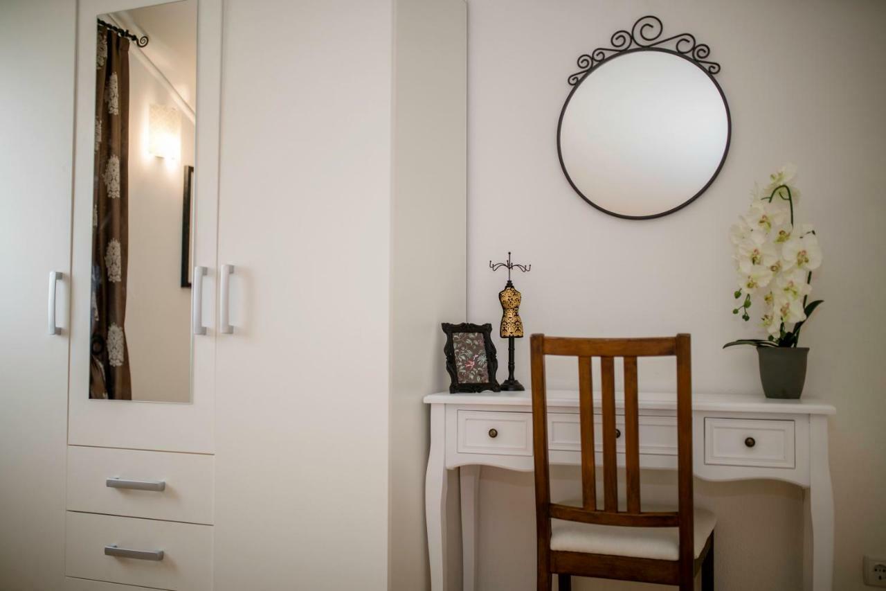 Apartmani Godinic Palit Exterior photo