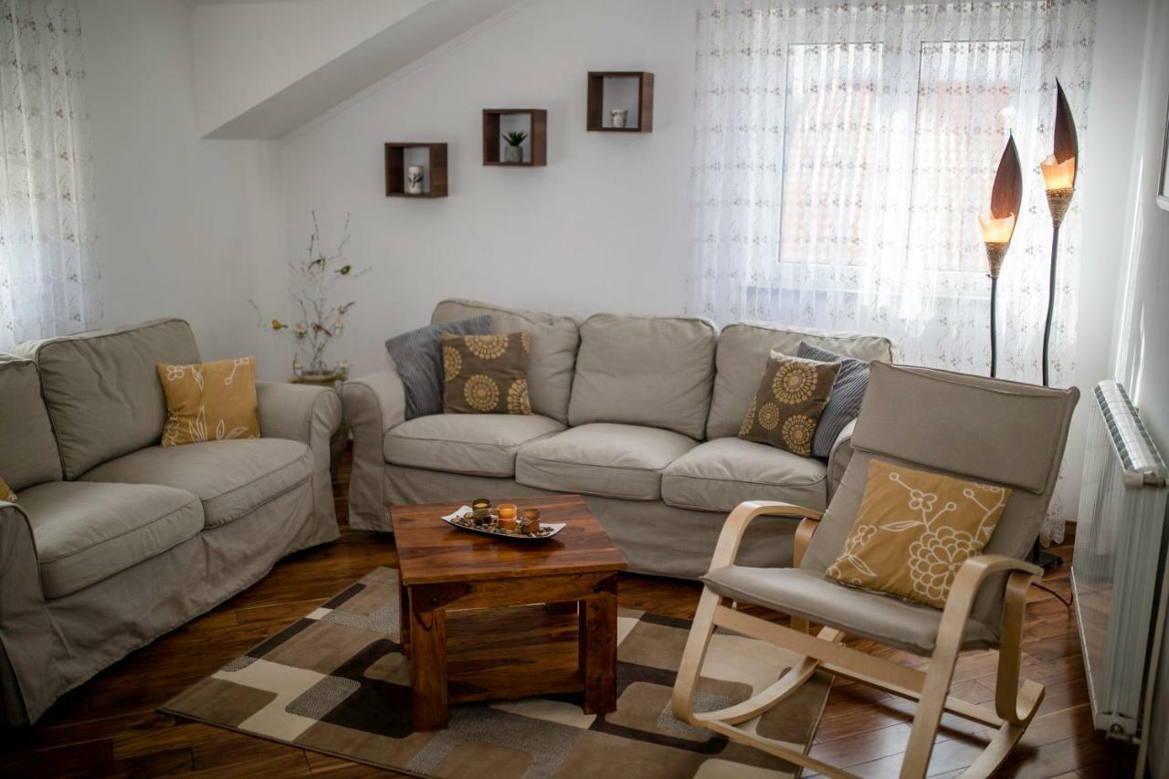 Apartmani Godinic Palit Exterior photo