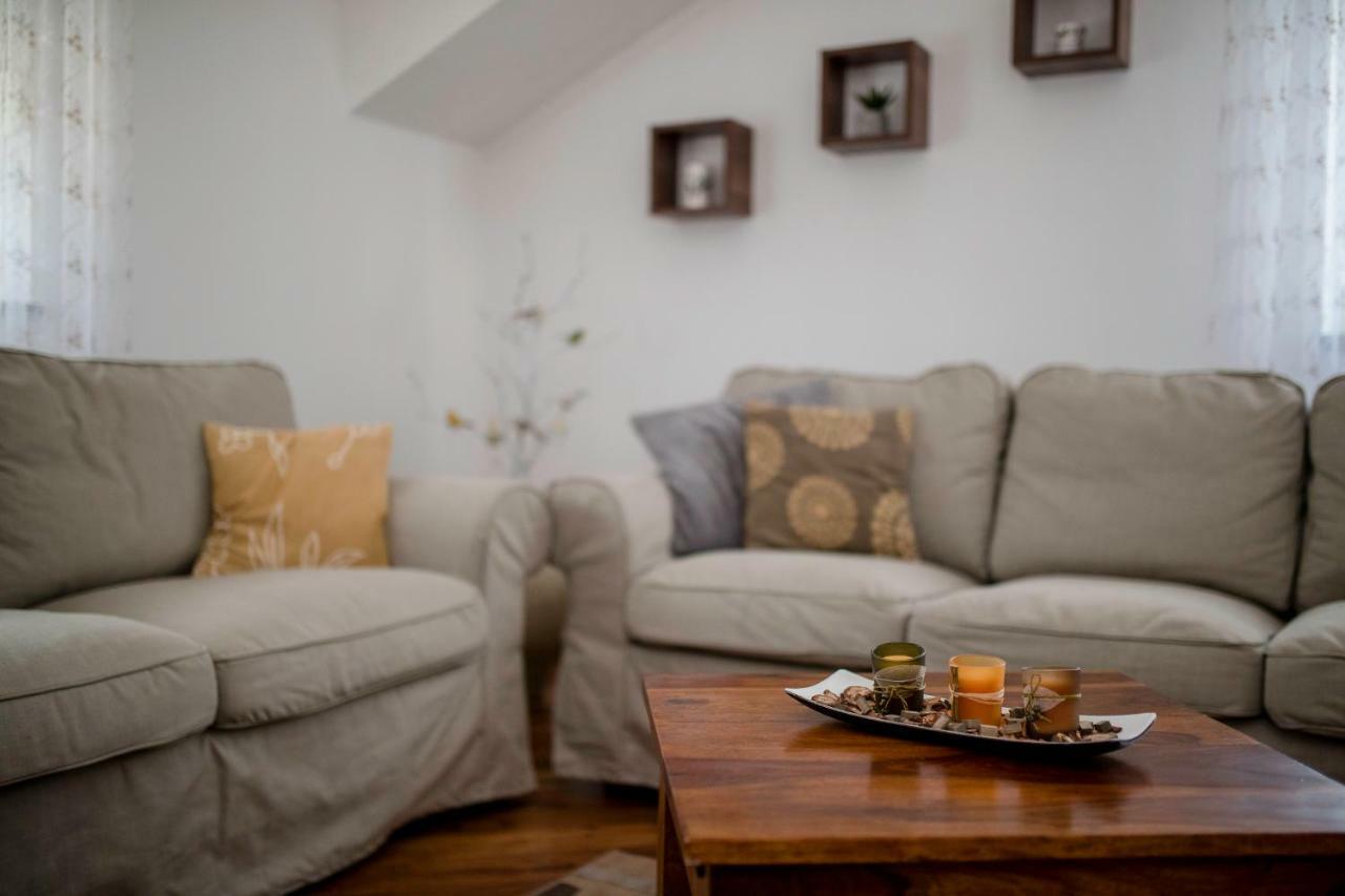 Apartmani Godinic Palit Exterior photo